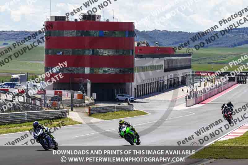 cadwell no limits trackday;cadwell park;cadwell park photographs;cadwell trackday photographs;enduro digital images;event digital images;eventdigitalimages;navarra;no limits trackdays;peter wileman photography;racing digital images;trackday digital images;trackday photos
